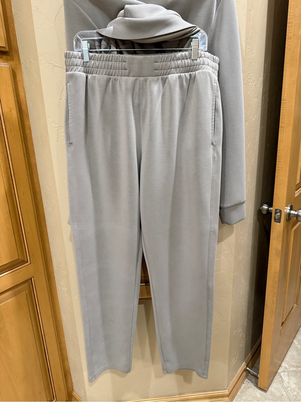 Men's Taupe Hooded Sweatshirt and Jogger Set - Picture 5 of 11